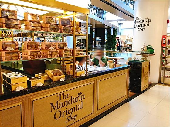 エンポリアムのカフェ「マンダリンオリエンタル」。お茶やクッキーは