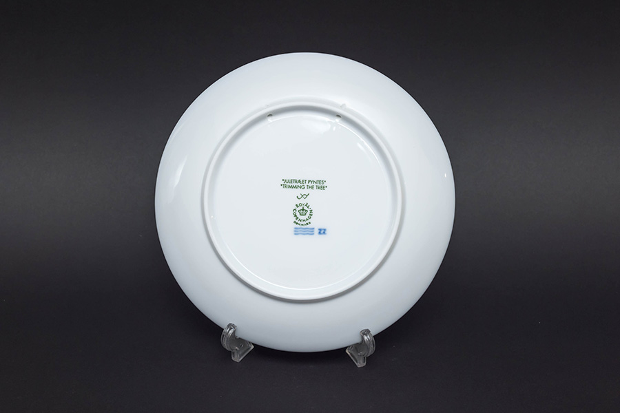 ロイヤル・コペンハーゲン イヤープレート（2000年）『Trimming the