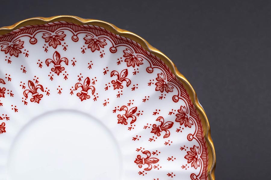 スポード フルール・ド・リス レッド ティーカップ＆ソーサーを