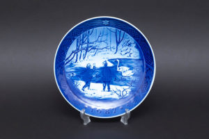 ロイヤル・コペンハーゲン イヤープレート（2001年）『Watching The