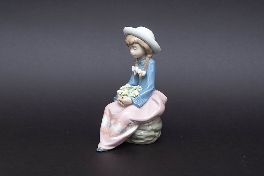 リヤドロ フィギュリン『Pretty And Prim』を買い取りました｜ブランド