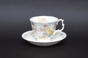 ロイヤル・ドルトン ヨークシャーローズ ティーカップ＆ソーサーを