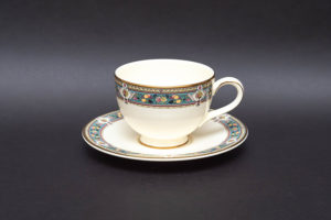 ロイヤル・ドルトン センテニアルローズ ティーカップ＆ソーサーを