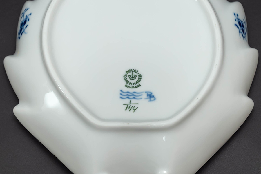 ロイヤル・コペンハーゲン ブルーフルーテッドジャパニーズ リーフ