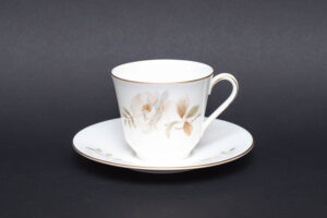 ロイヤル・ドルトン ビルトモア ティーカップ＆ソーサーを買い取りまし