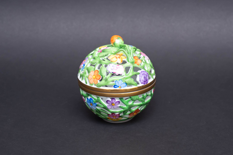 ヘレンド ファンタジー 透かしボンボン入れ（ストロベリー）9cmを