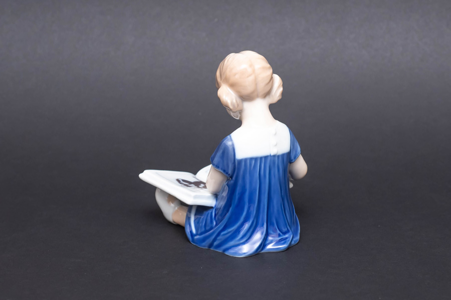 ロイヤル・コペンハーゲン フィギュリン 読書する少女（エルサ）を