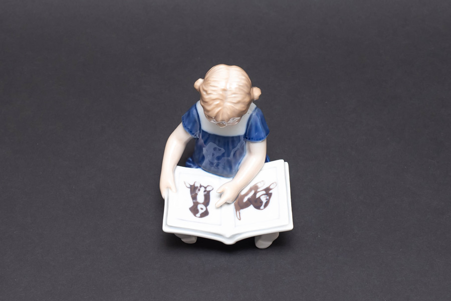 ロイヤル・コペンハーゲン フィギュリン 読書する少女（エルサ）を