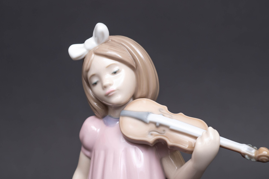 NAO フィギュリン『バイオリンの少女』を買い取りました｜ブランド食器