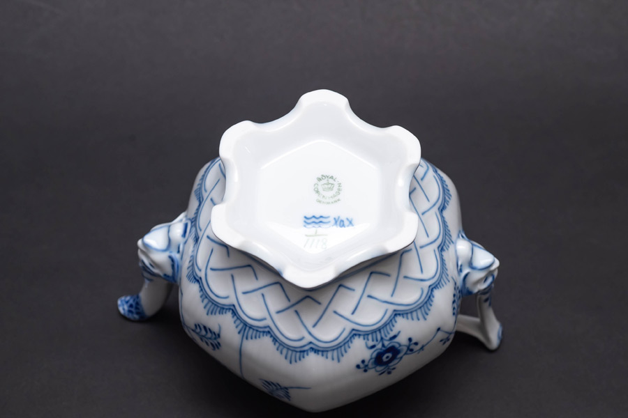 ロイヤル・コペンハーゲン ブルーフルーテッドフルレース ティーポット