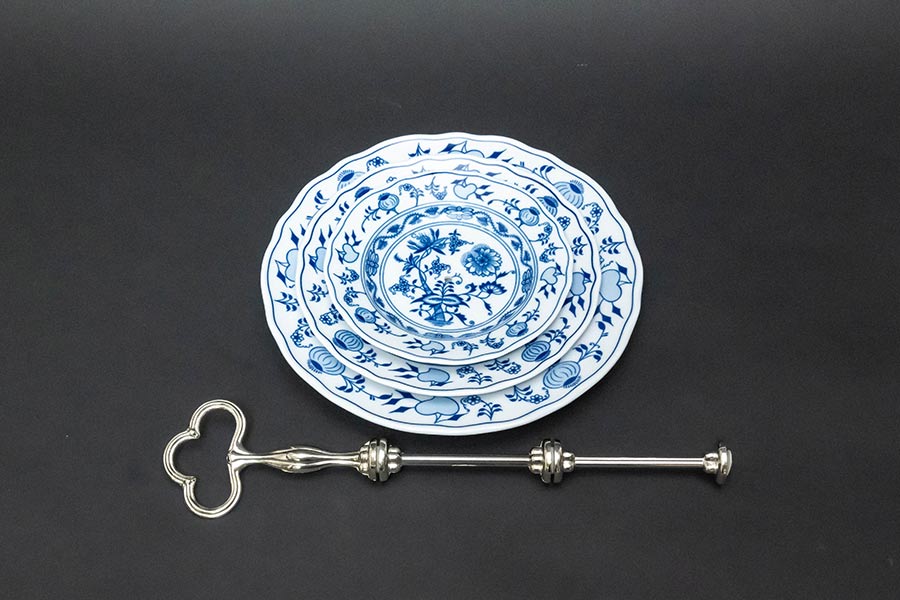 カールスバード カールスバード ブルーオニオン 3段トレイを買い取り