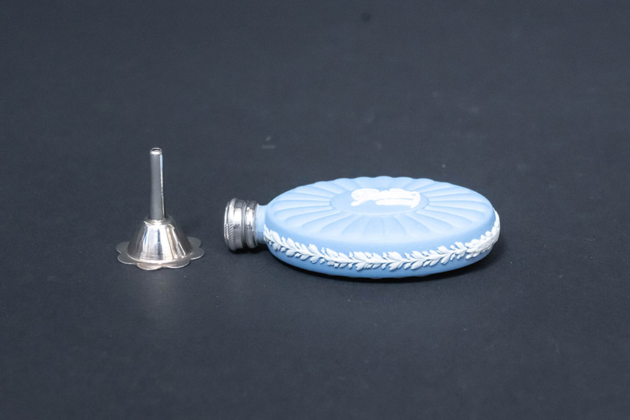 ウェッジウッド ジャスパー（ペールブルー） パヒュームボトルを