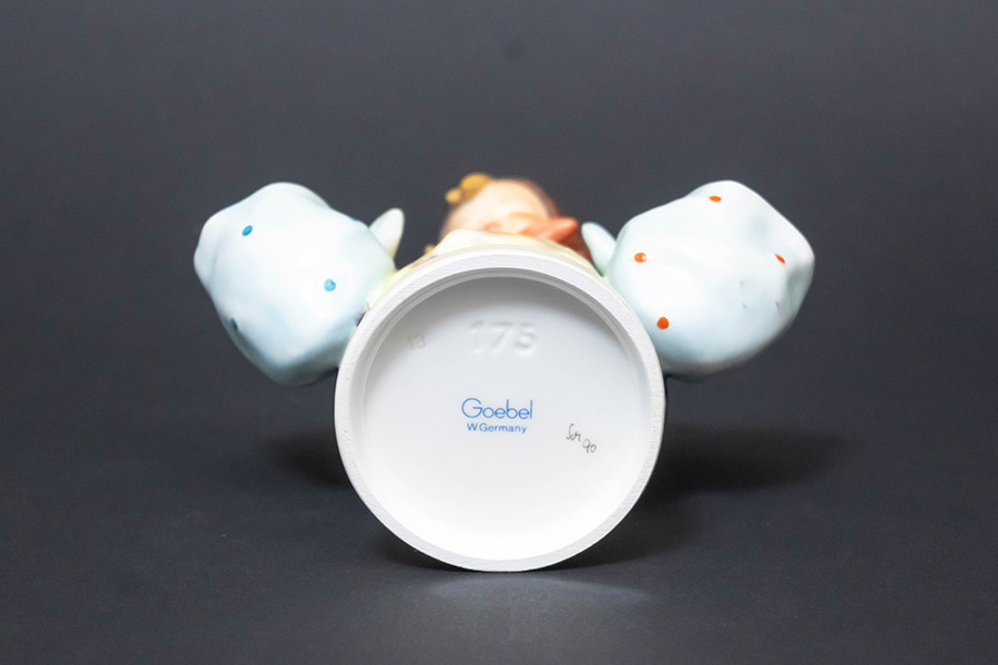 ゲーベル フンメル人形 『Mother's Darling（最愛の子）』を買い取り