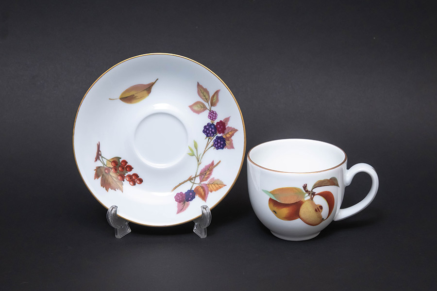 ロイヤル・ウースター イブシャムゴールド ティーカップ＆ソーサーを