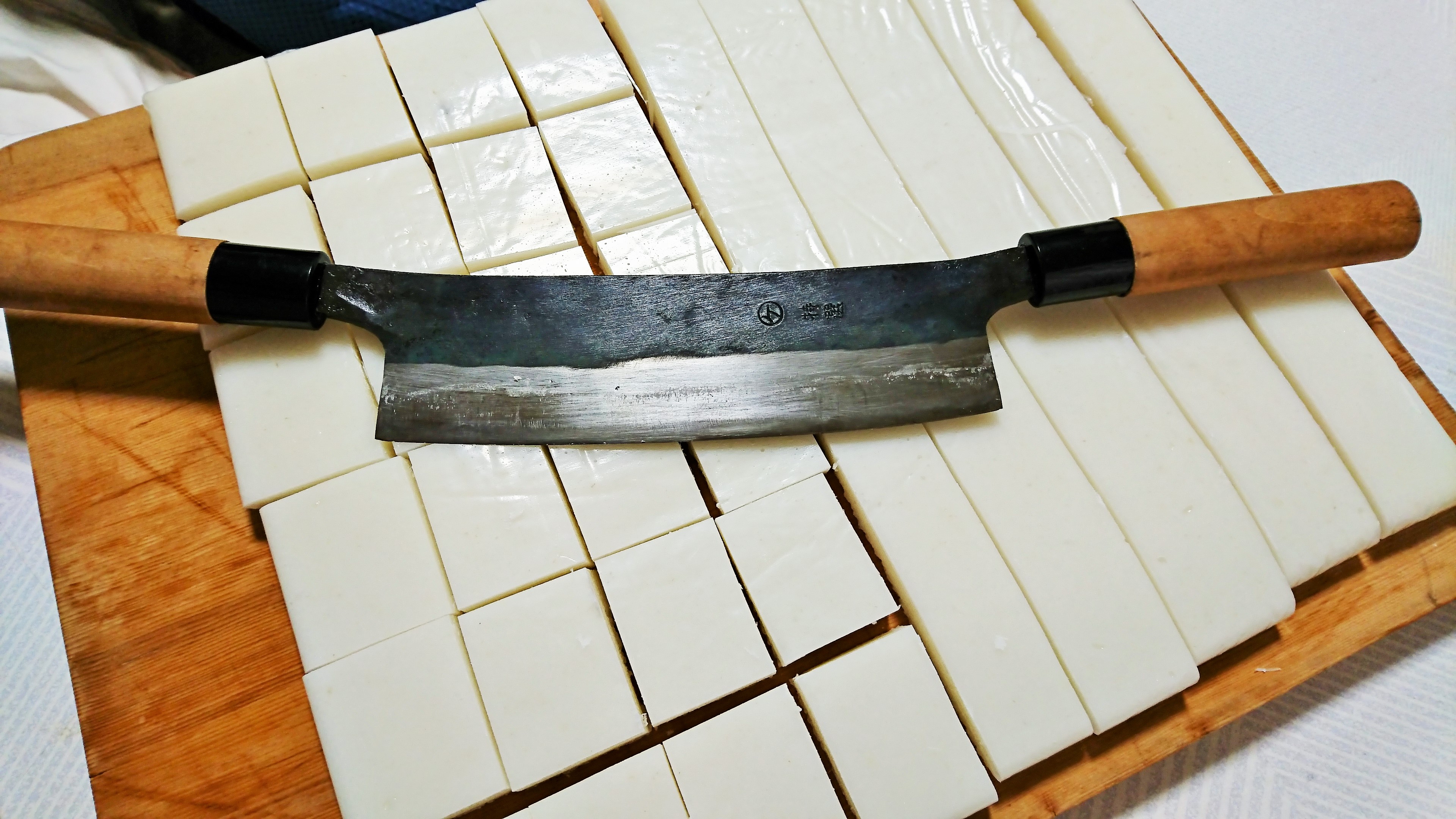 意外と大変！やっかいな「のし餅切り」を楽しくしてくれる餅切り専用