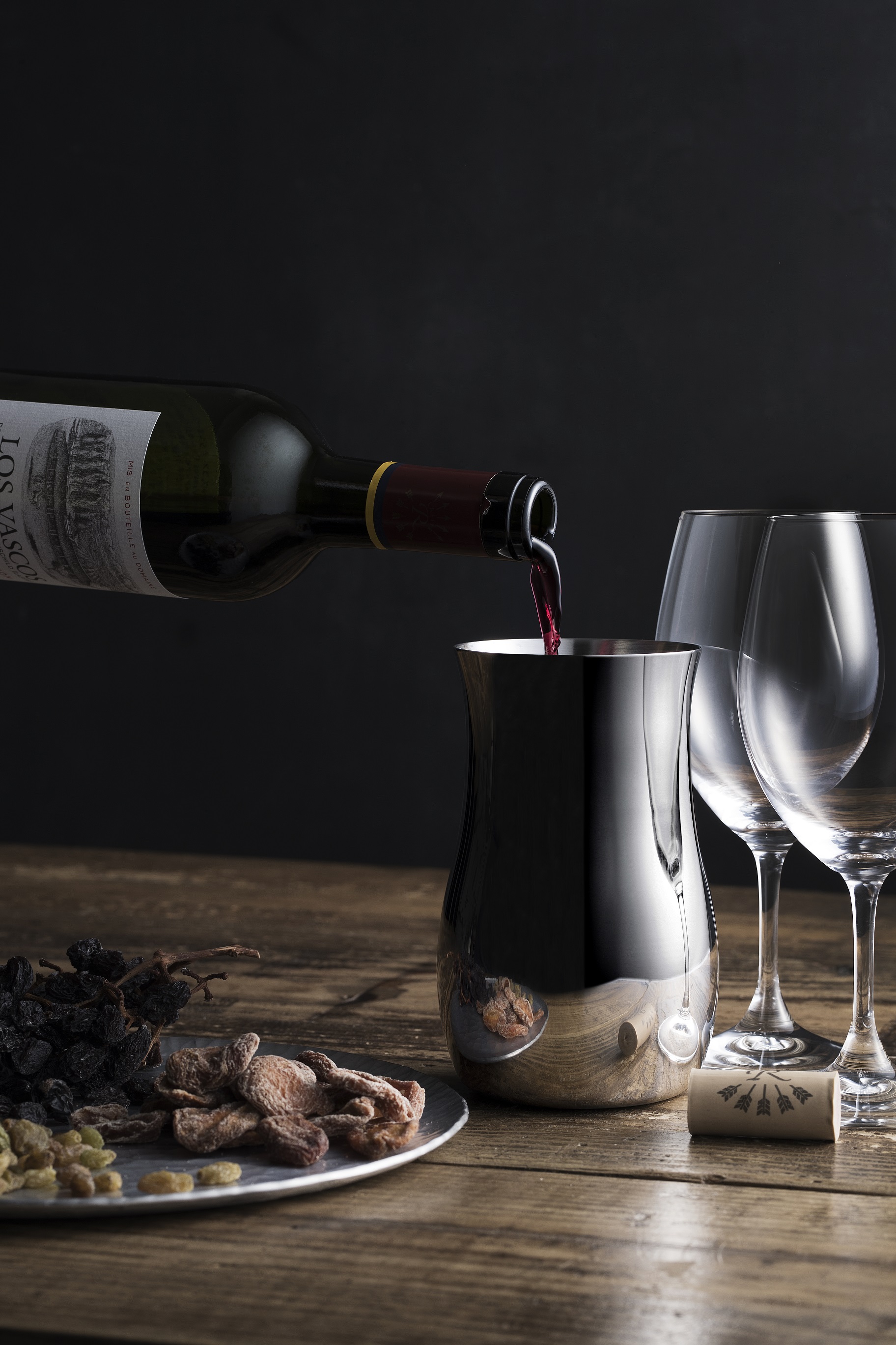 注ぐだけで普段着ワインの風味が向上！画期的な酒器「BIRDY.デキャンタ