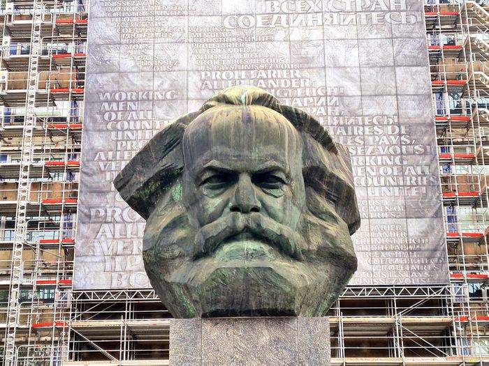 マルクスの頭が観光名所に!? 旧東ドイツ時代の面影を残す「カール