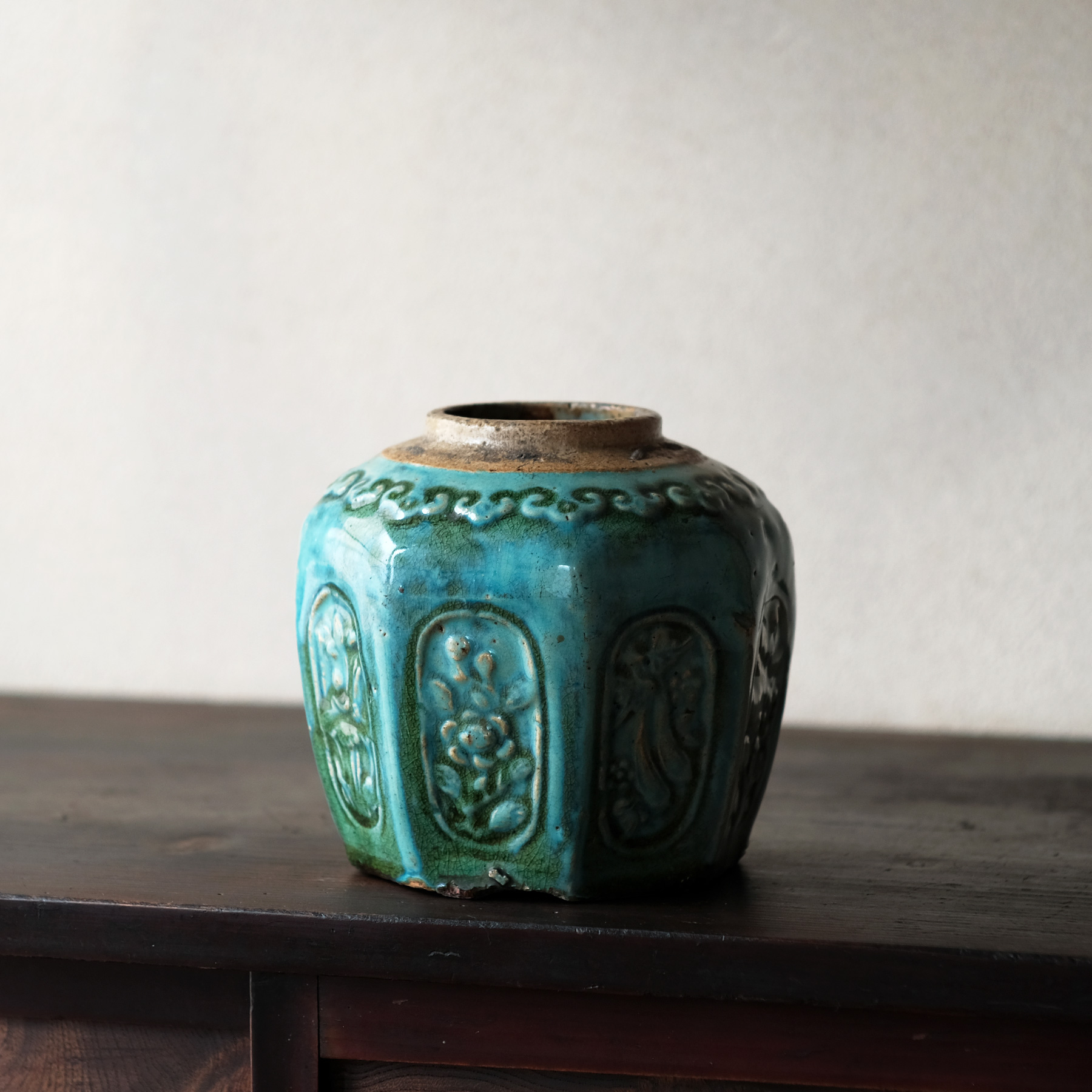 清朝 石湾窯 緑釉陽刻面取壺 | 骨董と詩学 Antique & Poetics | 蛇韻律