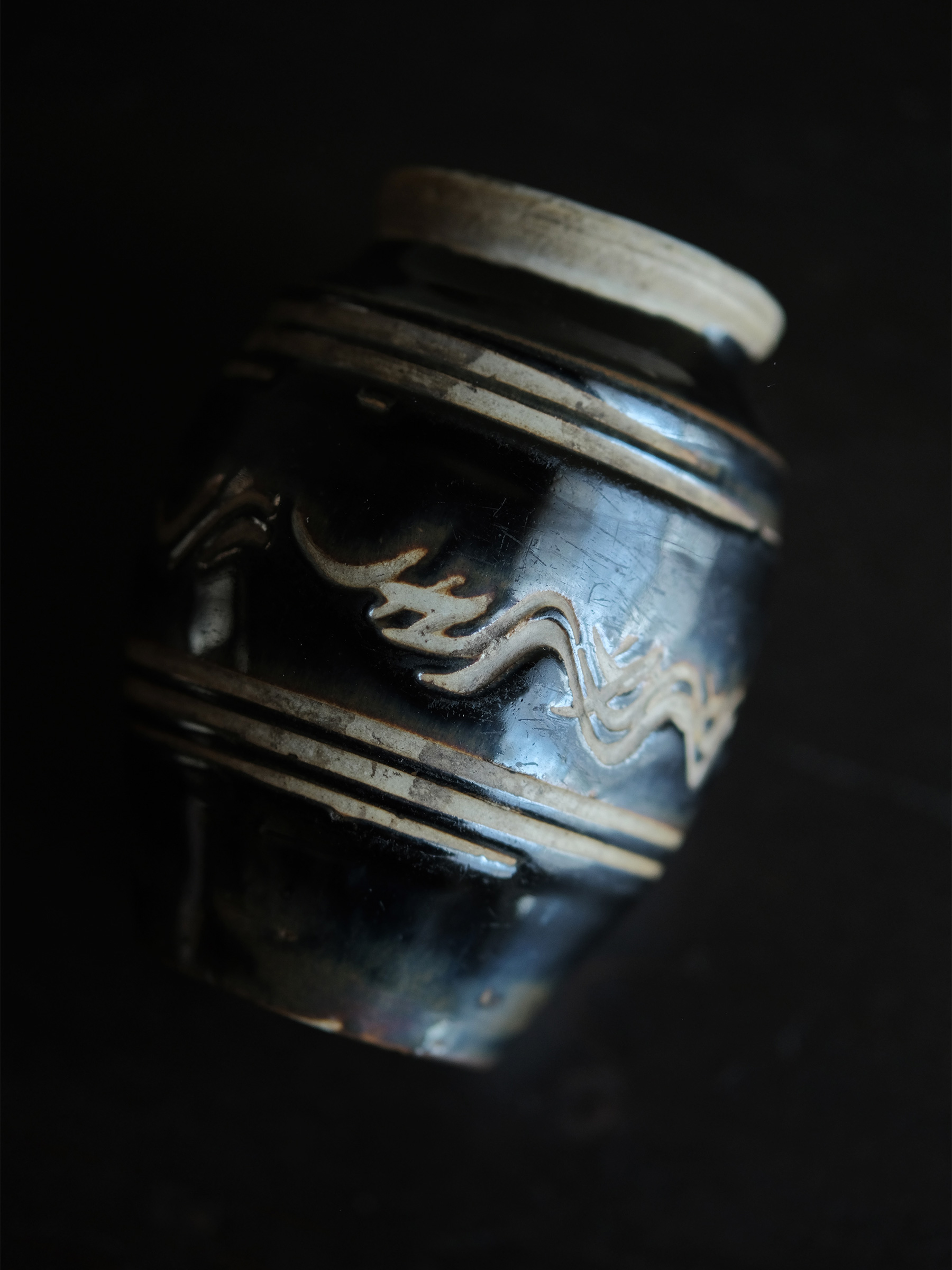 明朝 霊武窯 黒釉線彫水波文小壺 | 骨董と詩学 Antique & Poetics | 蛇韻律