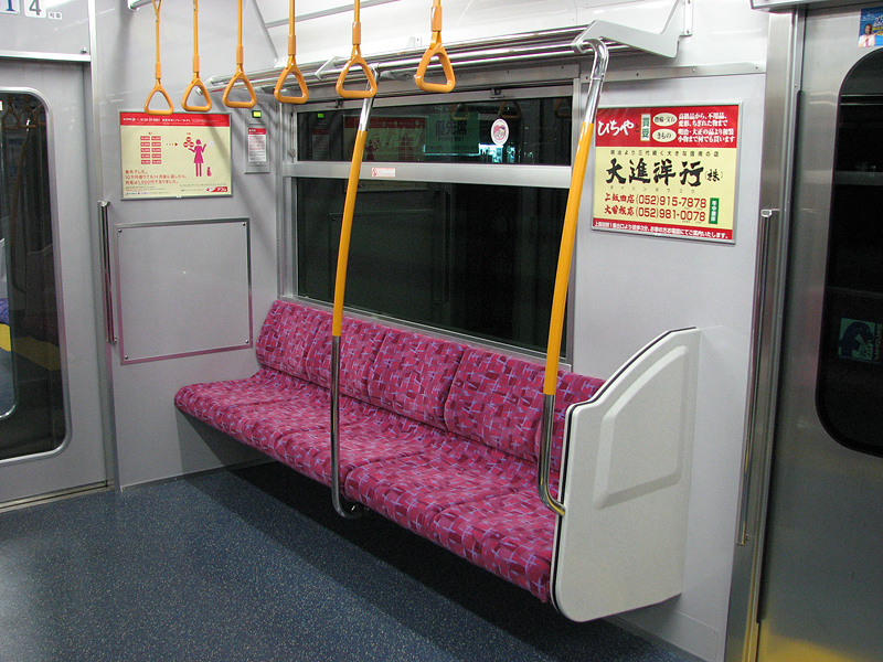 瀬戸電ニュース 「4001F～4007Fの優先席付近スタンションポール変更」