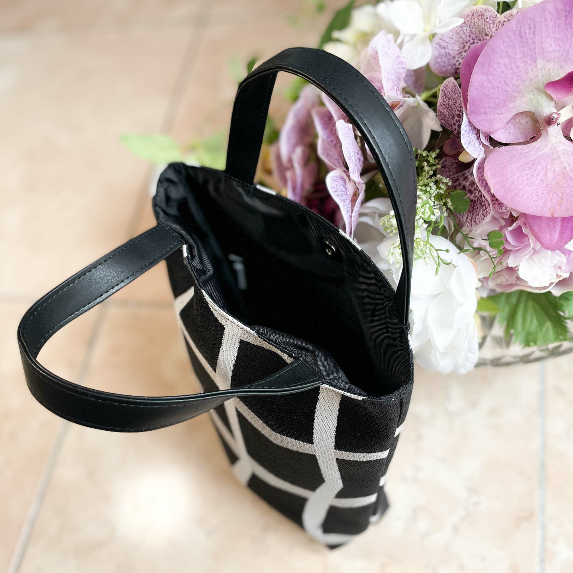 手提げポーチ（ゼブラ） | SEVEN SISTERS