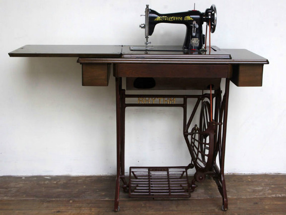 No.540 RHYTHM リズムミシン製 家庭用足踏みミシン：アンティーク