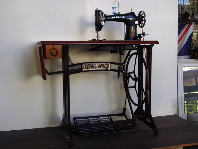 No.632 Brother TA1-B18 ブラザー製 職業用足踏みミシンアンティーク