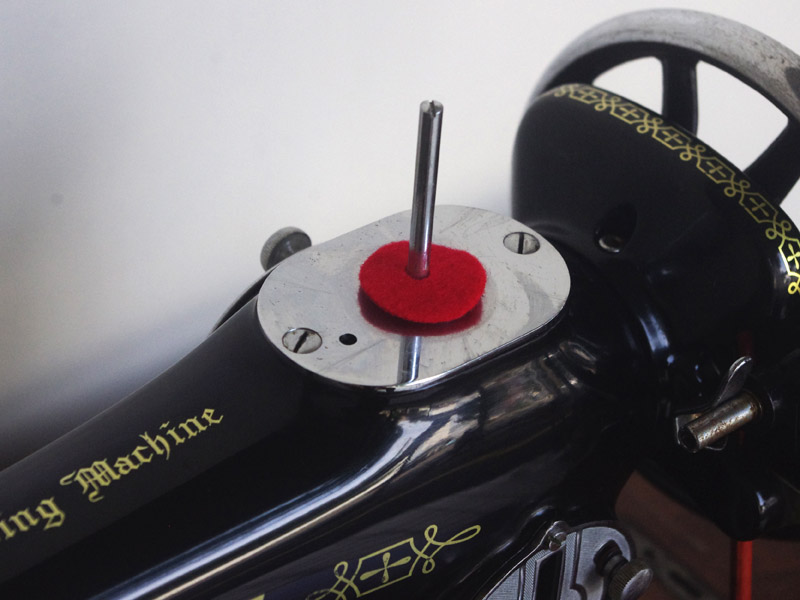 No.650 HITACHI 日立製作所製 家庭用足踏みミシン：アンティークミシン