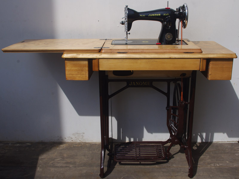 No.698 Janome ジャノメ製 家庭用足踏みミシン：アンティークミシン