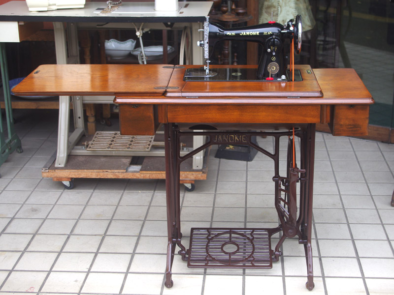 No.738 Janome ジャノメ製 家庭用足踏みミシン：アンティークミシン