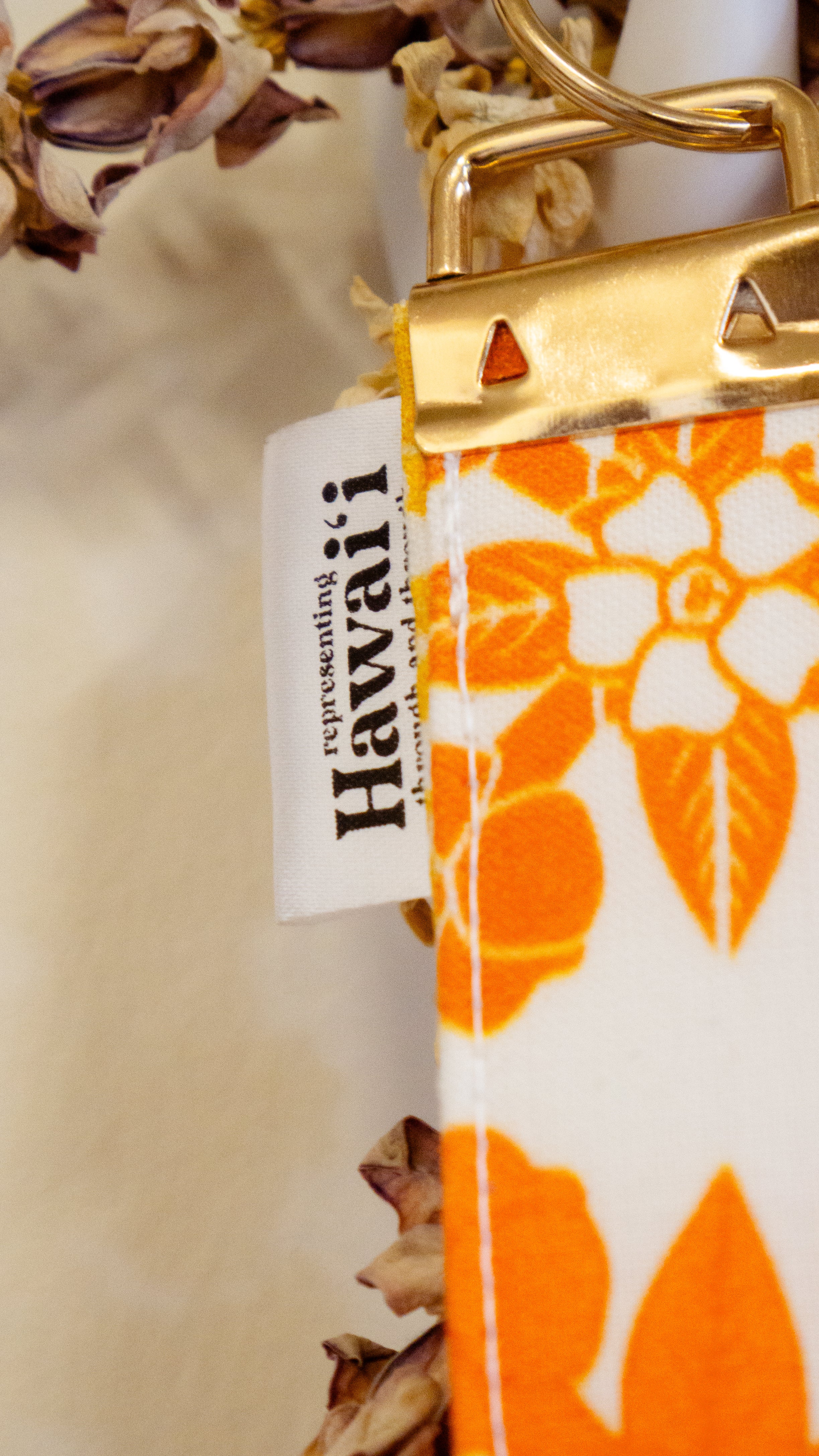 Hui- Puakenikeni Quilt Wristlet – Sew Local