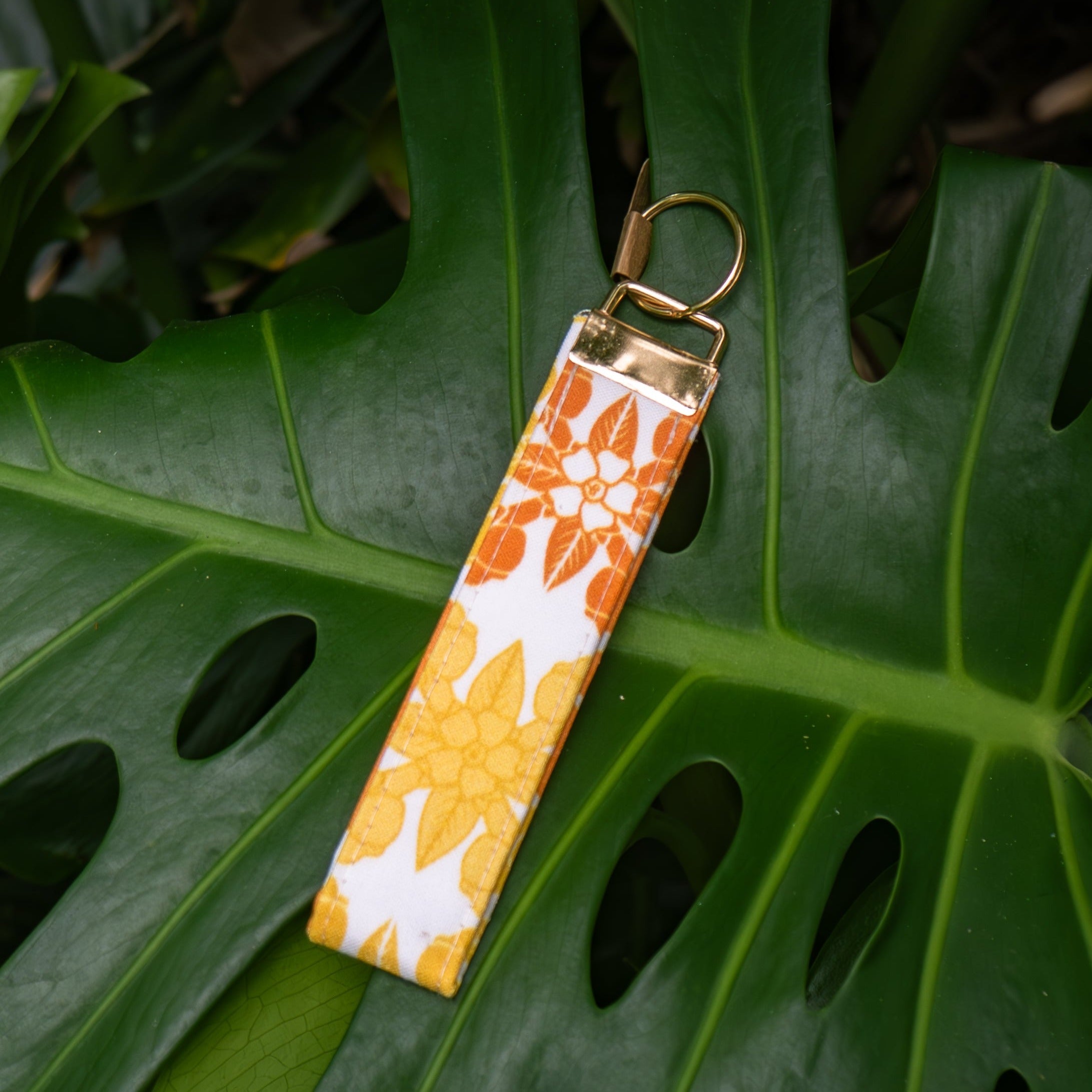 Hui- Puakenikeni Quilt Wristlet – Sew Local