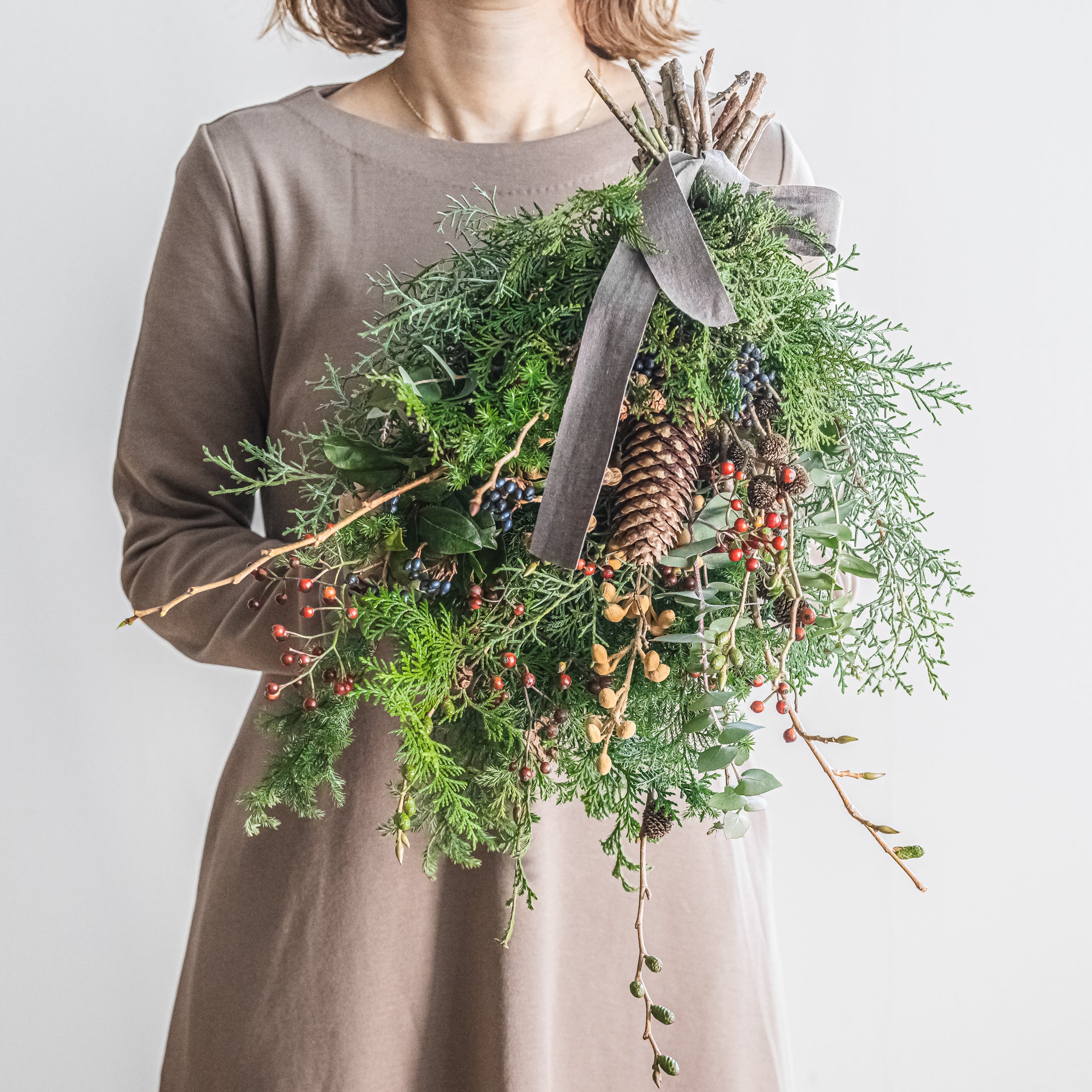 受注販売】冬の枝ものでつくったクリスマススワッグ2025（生花）