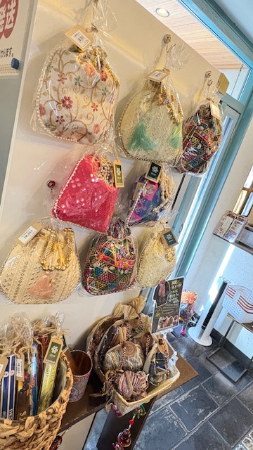 インド雑貨入荷してます – ランチタイムも営業中！カレーなら検見川