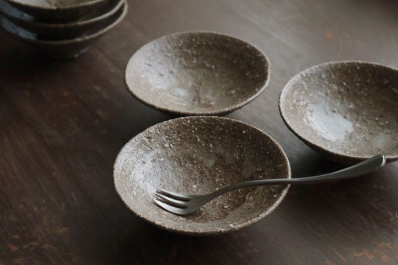 長石釉 白茶 豆鉢 / 安達健 - うつわと暮らしの道具 sizuku