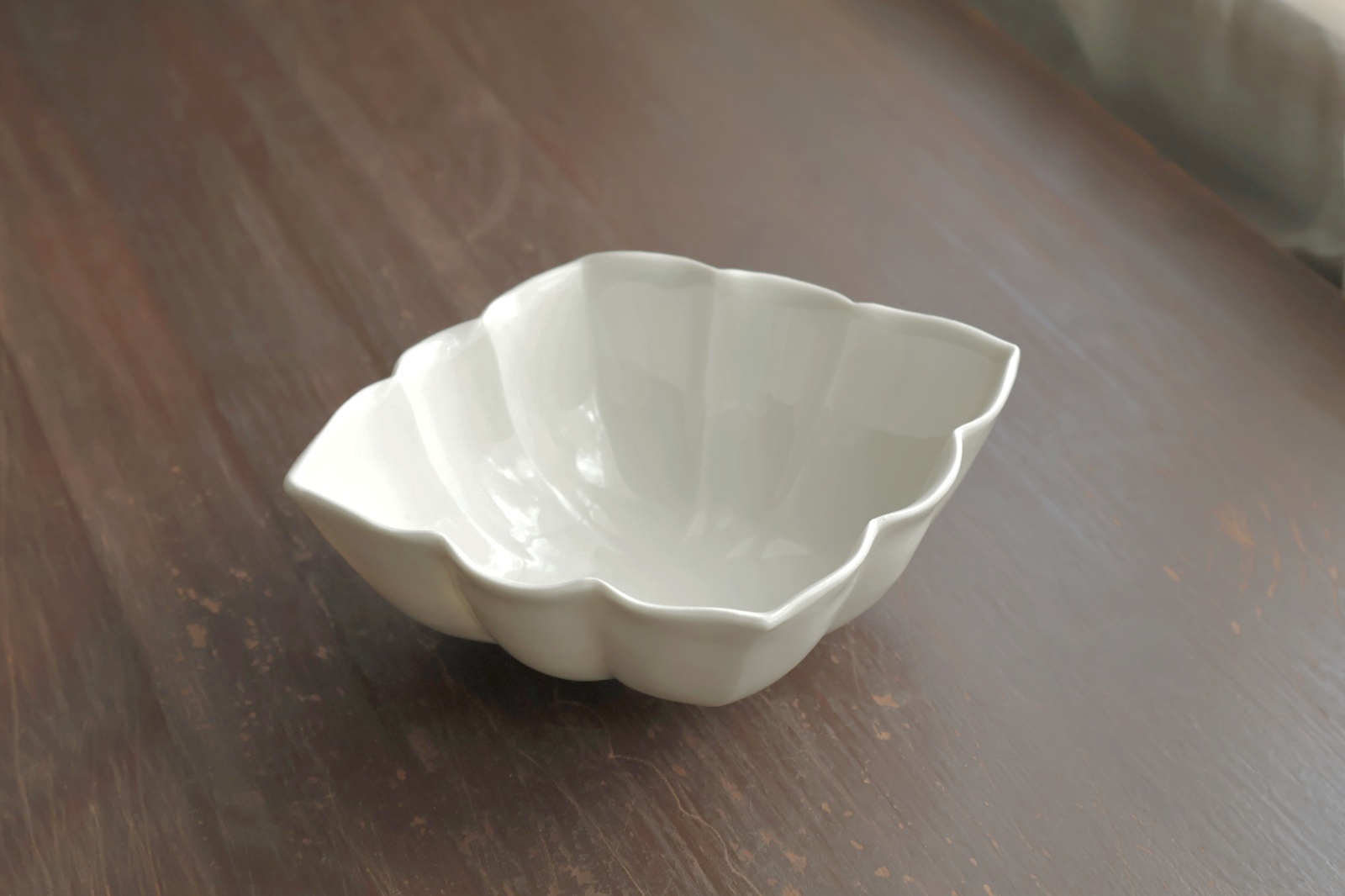 菱形鉢（小）白磁 / 宮田竜司 - うつわと暮らしの道具 sizuku