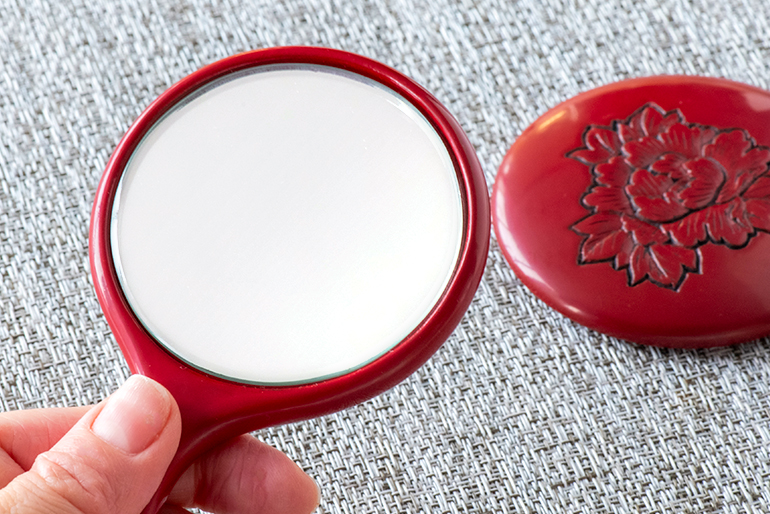 新潟直送計画】村上木彫堆朱 姫鏡 – 川村庚堂漆器店