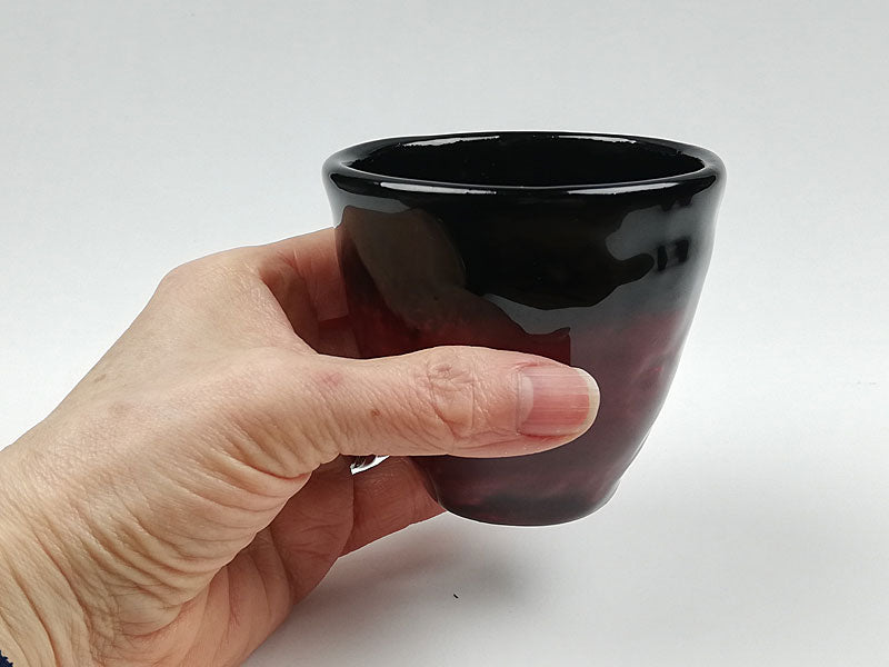 輪島塗【中門博作】 手捻り乾漆ぐい呑み M（黒） – 漆陶舗あらき