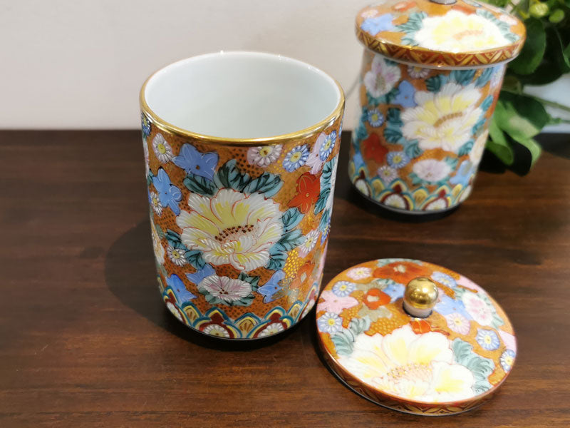九谷焼 蓋付夫婦湯呑 本金花詰 – 漆陶舗あらき 輪島塗 九谷焼 山中塗