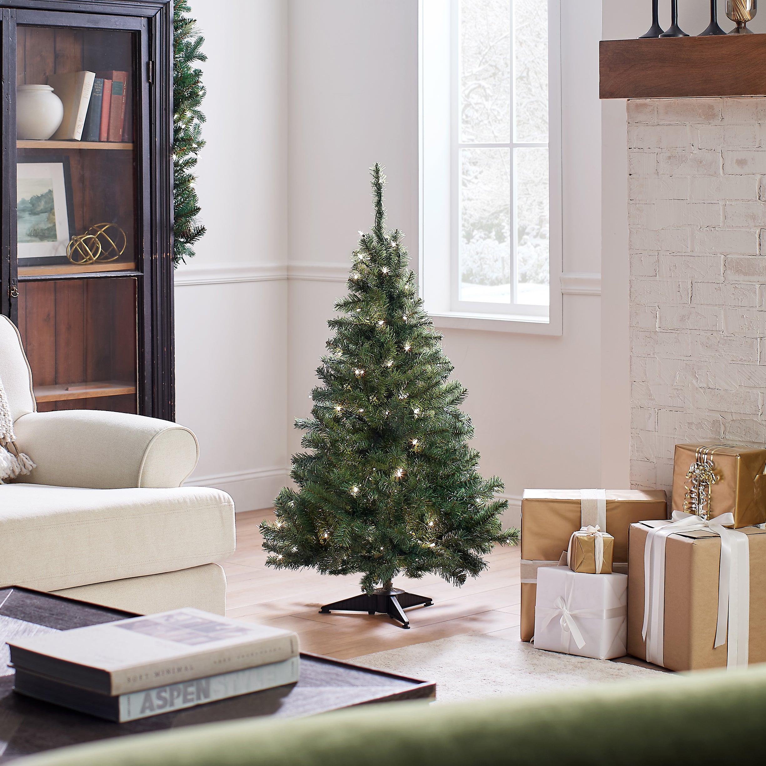 4 ft. Pre-Lit Kincaid Spruce Tree with Clear Lights, Plug-In