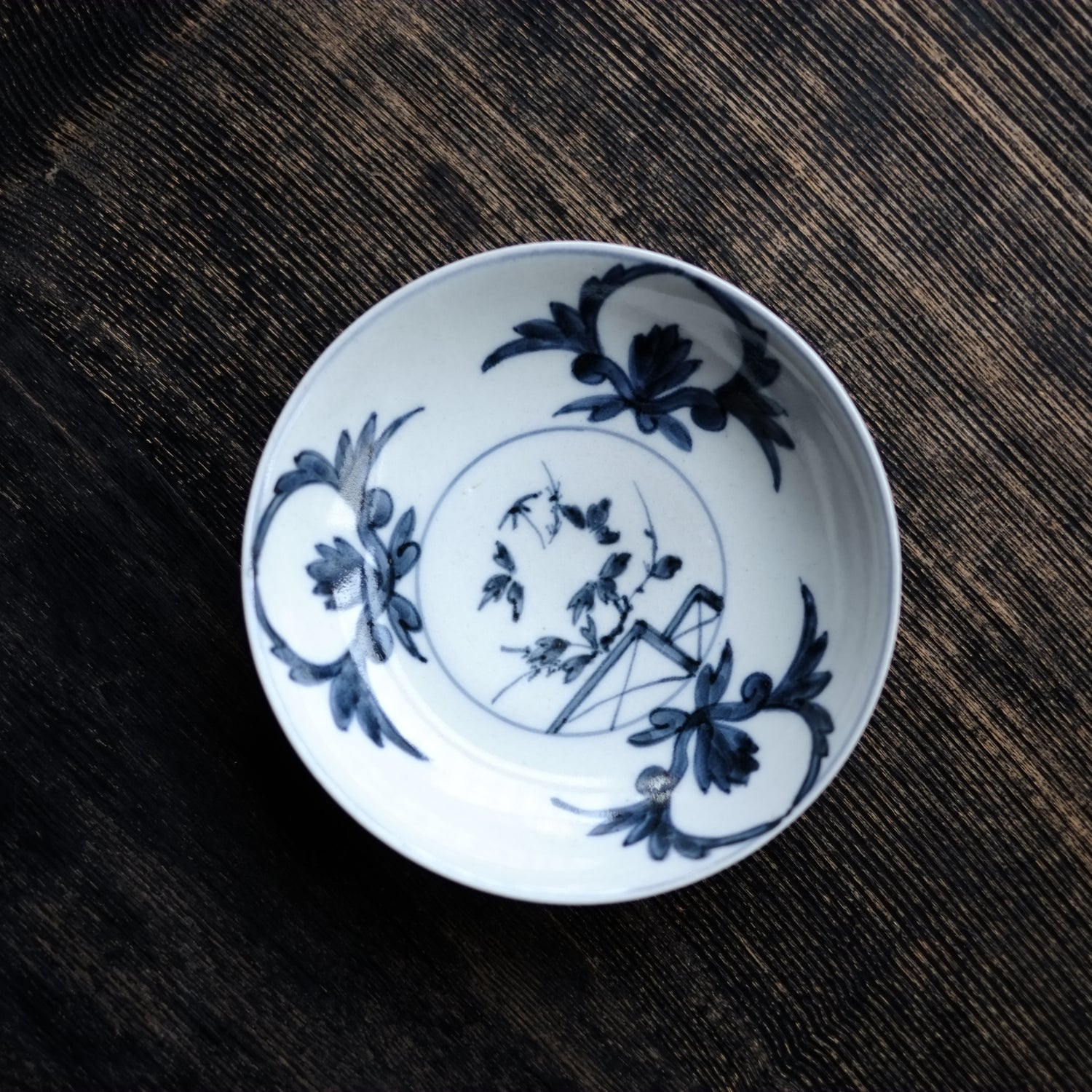 時代 花草紋染付皿 (江戸時代) – 逢季荘