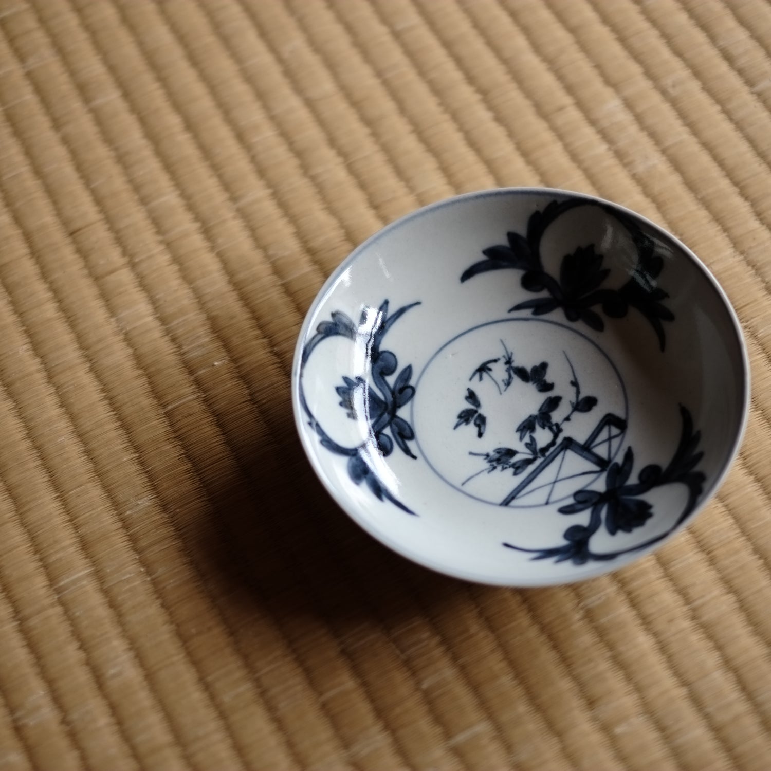 時代 花草紋染付皿 (江戸時代) – 逢季荘