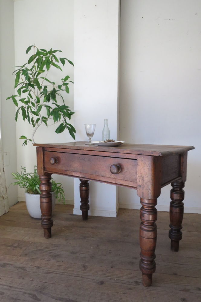 アンティーク オールドパイン ラウンドテーブル 3本脚 カフェテーブル