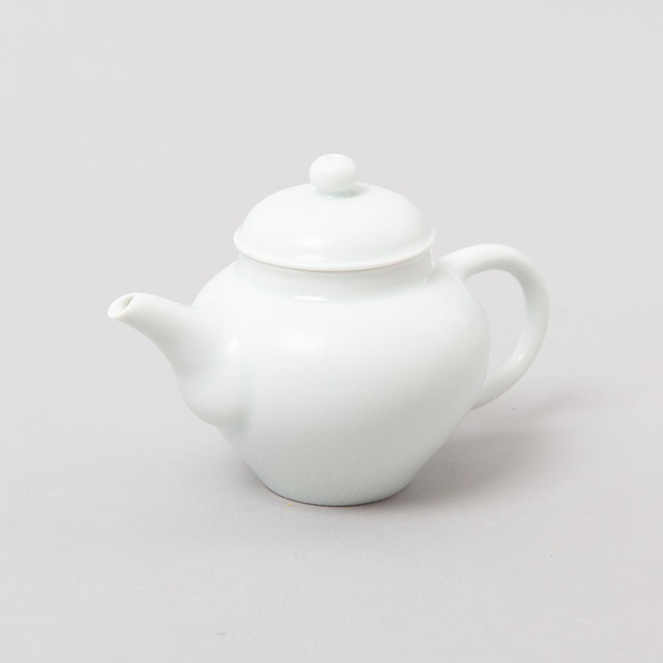 矢田久美子 青白磁茶壺 [27]｜Discover Japan 公式オンラインショップ