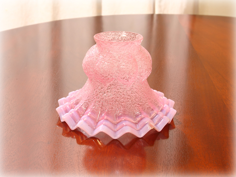 ピンクフレークガラス オパールセントフリルエッジ ランプシェード