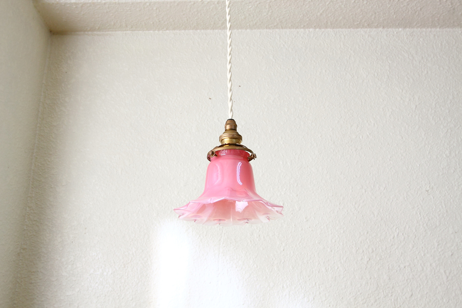 フレンチヴィクトリアン ピンクオパリンガラス フリルエッジ