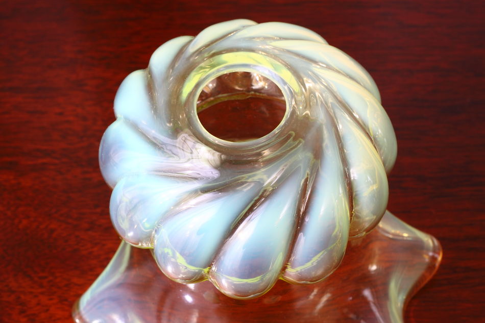 ヴァセリン/ウランガラス ヴィクトリアンべルシェイプ ランプシェード