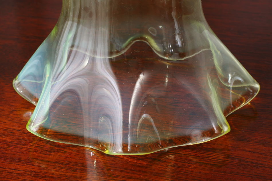 ヴァセリン/ウランガラス ヴィクトリアンべルシェイプ ランプシェード