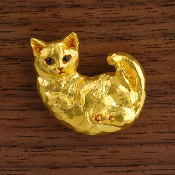 純金オブジェ 「ねこ」 ブローチ兼用 | 高品質 金・プラチナ