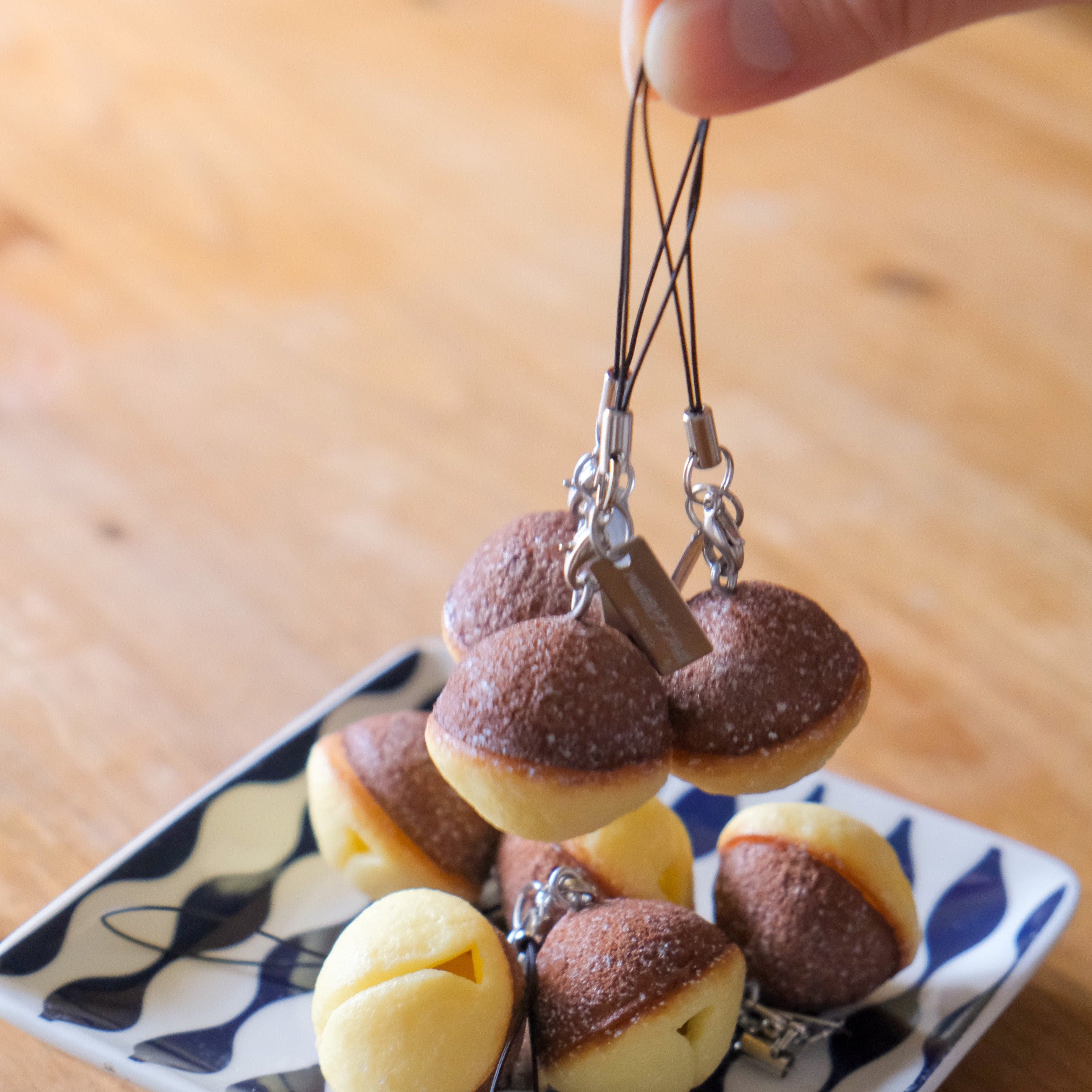 元祖食品サンプル屋「鈴入り鈴カステラのストラップ」